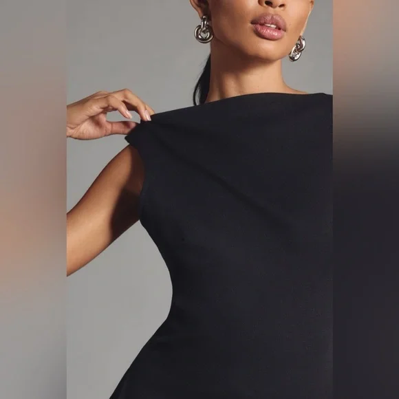 By Anthropologie Side-Slit Tunic. Black. Medium. - Picture 4 of 10